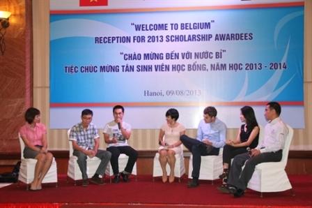 Bourses d’études belges à de jeunes Vietnamiens